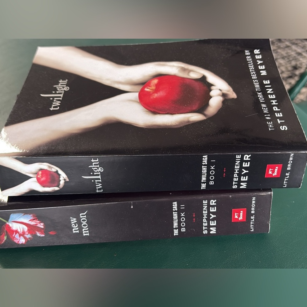Twilight and New Moon Book Set